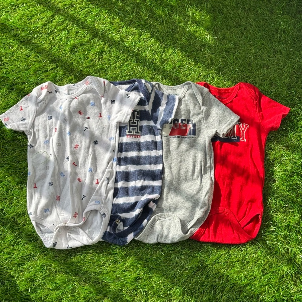 Tommy Hilfiger 4 pack Baby Bodysuit Set